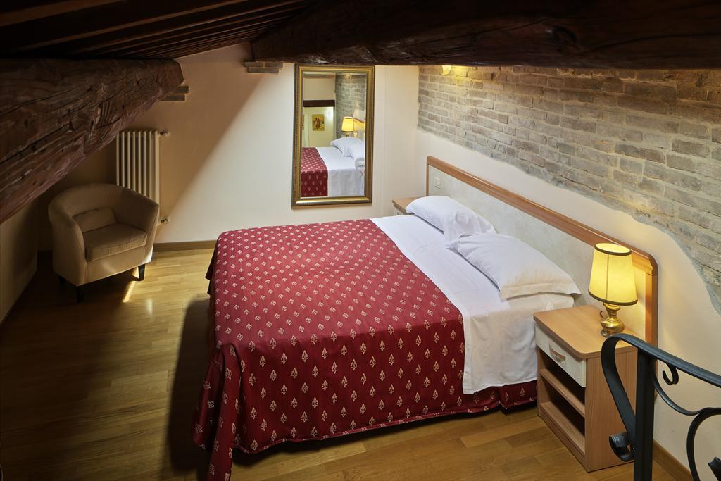 Residence Cavour 63 Ravenna Room photo
